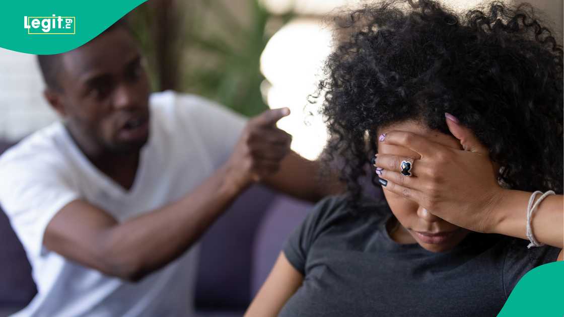 Rahotanni sun bayyana cewa wani mutumi ya kone tsohuwar budurwarsa a barikin sojojin Ibadan. Rahotanni sun bayyana cewa wani mutumi ya kone tsohuwar budurwarsa a barikin sojojin Ibadan.