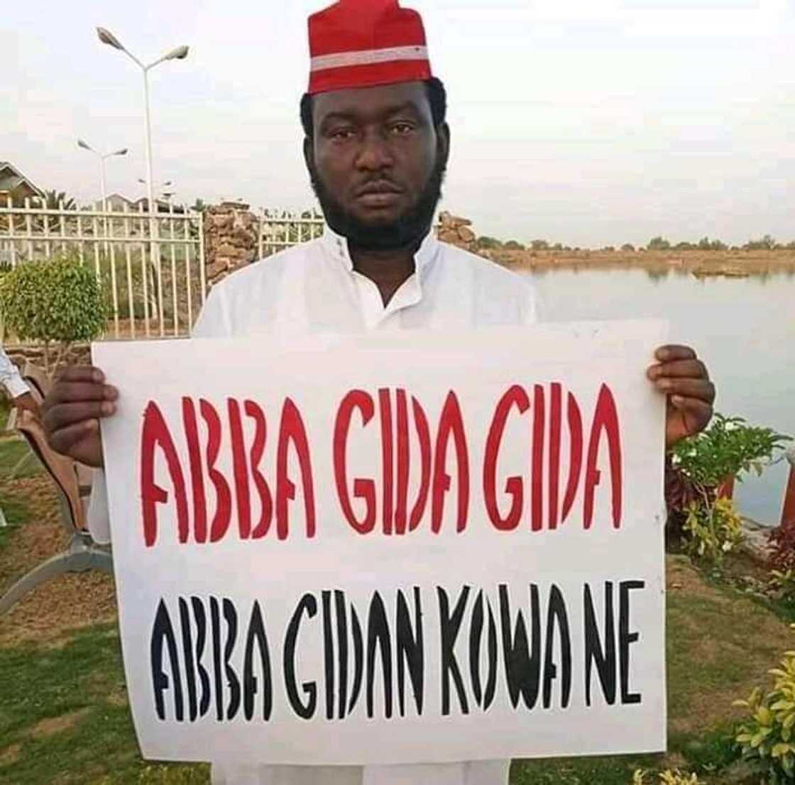 Mawakin Abba Gida-Gida ya jagoranci mawaka da 'yan fim yin zanga-zanga a Kano, hotuna Mawakin Abba Gida-Gida ya jagoranci mawaka da 'yan fim yin zanga-zanga a Kano, hotuna