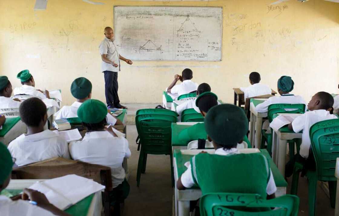 Jerin jihohi 7 da ke rike da tarin albashin malaman makarantar Firamare Jerin jihohi 7 da ke rike da tarin albashin malaman makarantar Firamare