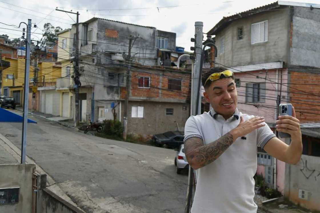 Murilo Duarte is one of Brazil's 'finfluencers' -- financial influencers -- and has more than a million followers on social media Murilo Duarte is one of Brazil's 'finfluencers' -- financial influencers -- and has more than a million followers on social media