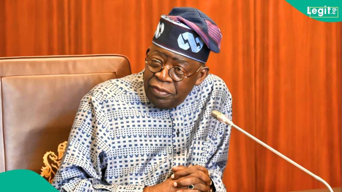 President Tinubu displays his energetic side during courtesy visit to Oba Rilwan Akiolu in lagos