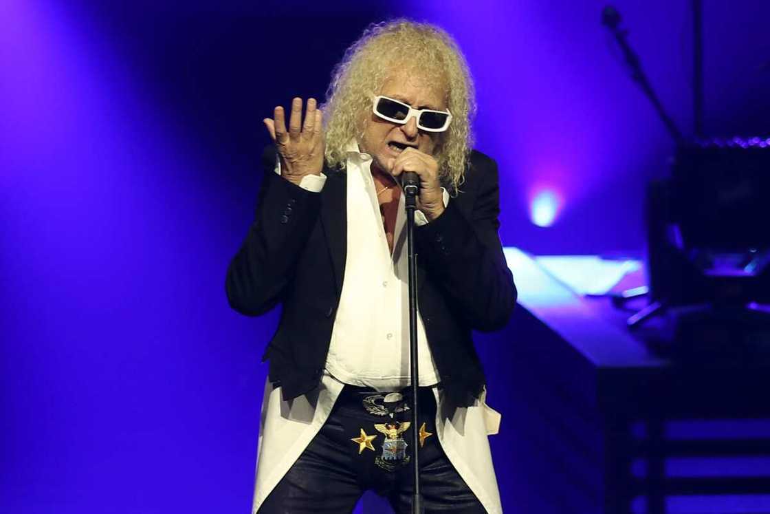 Michel Polnareff lunettes blanches