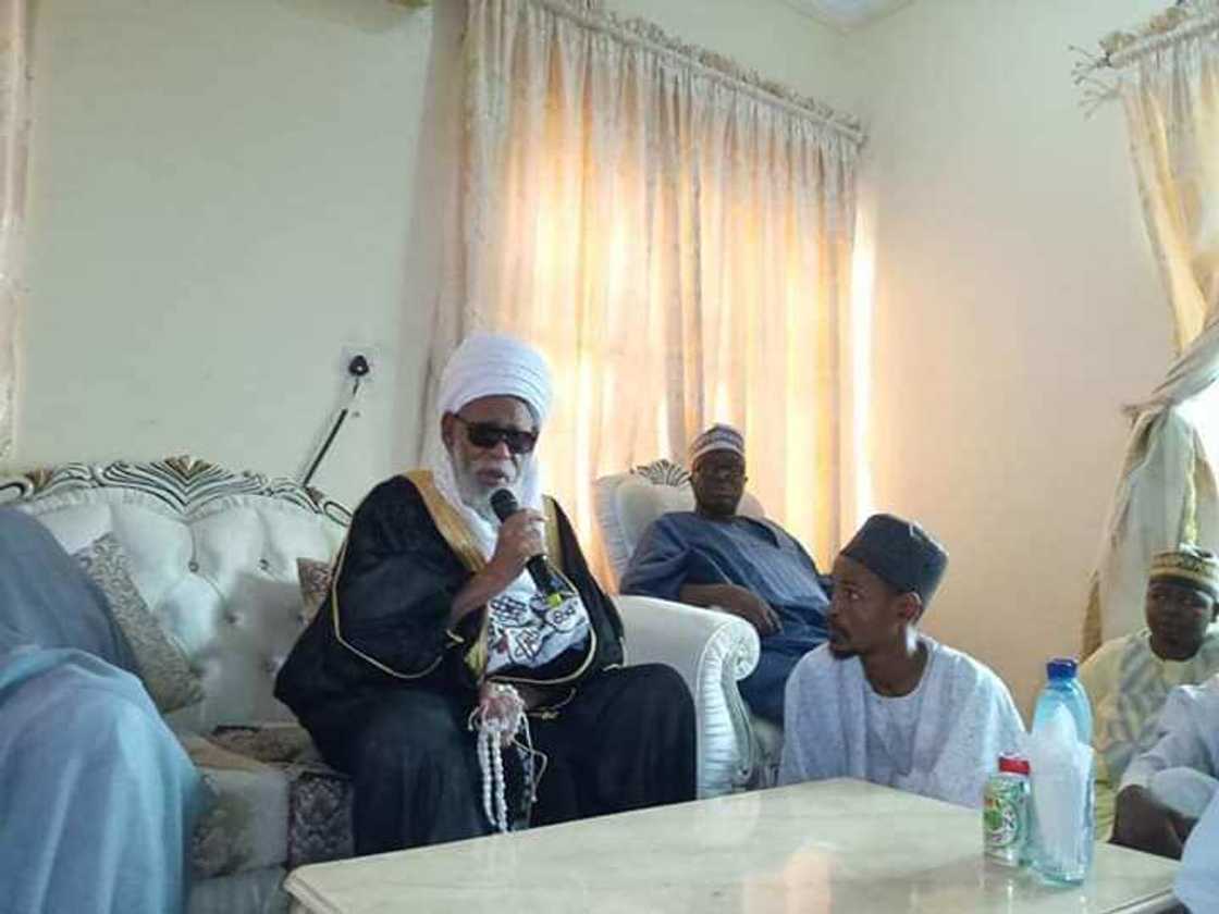 Sheikh Dahiru Bauchi ya gargadi gwamnoni game da tsangwamar almajirai Sheikh Dahiru Bauchi ya gargadi gwamnoni game da tsangwamar almajirai