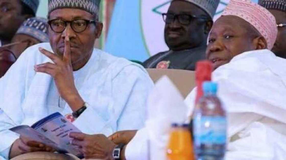An bayyana dalilin da ya sa Buhari ya yi burus da bukatar Ganduje ta neman biliyan N15 don yakar korona a Kano An bayyana dalilin da ya sa Buhari ya yi burus da bukatar Ganduje ta neman biliyan N15 don yakar korona a Kano