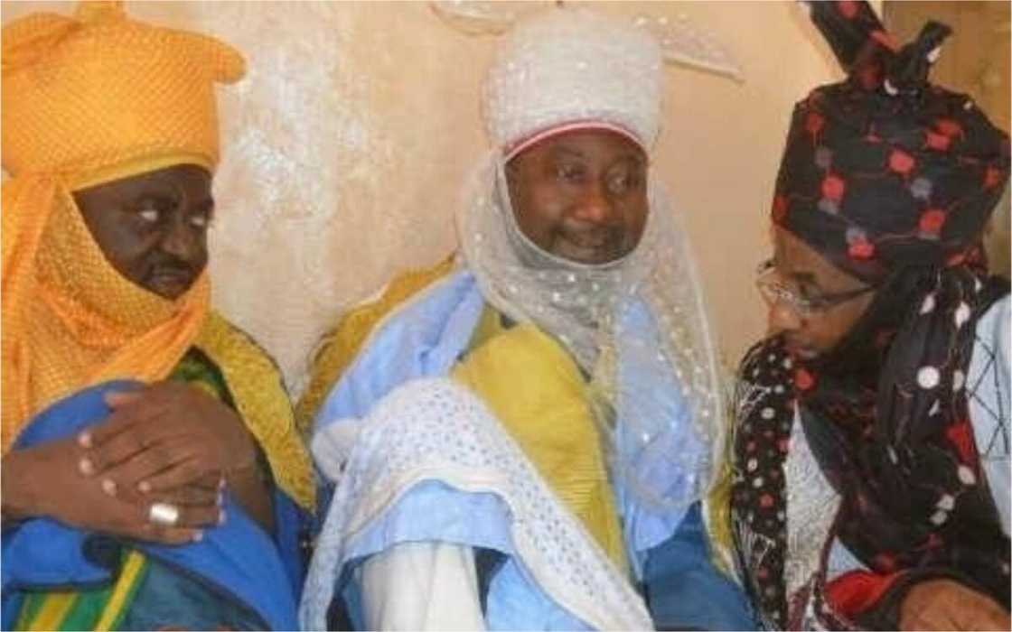 Ganduje ya garzaya Abuja bayan yarimomin Kano 3 sun ki karban tayin zama sarkin Bichi Ganduje ya garzaya Abuja bayan yarimomin Kano 3 sun ki karban tayin zama sarkin Bichi