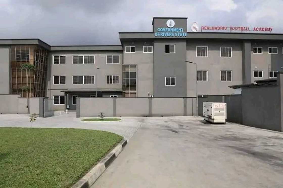 A front view of the Real Madrid Academy building