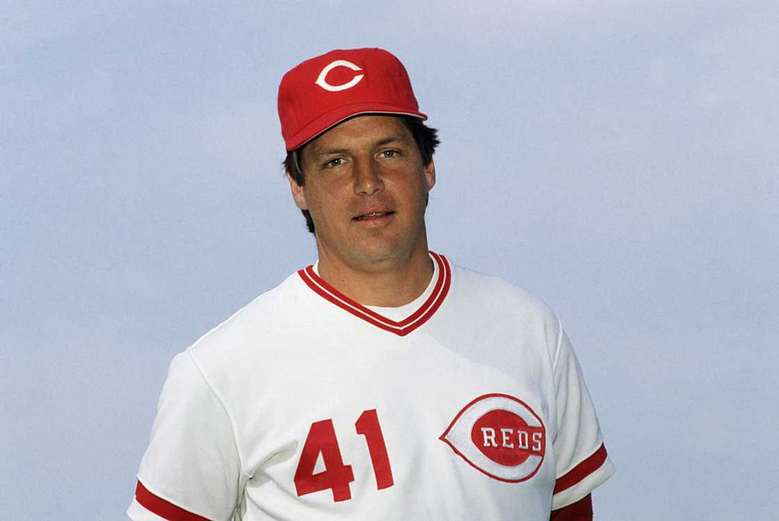 Tom Seaver wearing Boston Red Sox's uniform Tom Seaver wearing Boston Red Sox's uniform