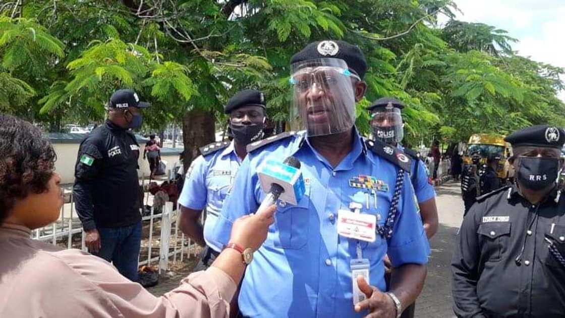 CP Odumosu speaking with a journalist