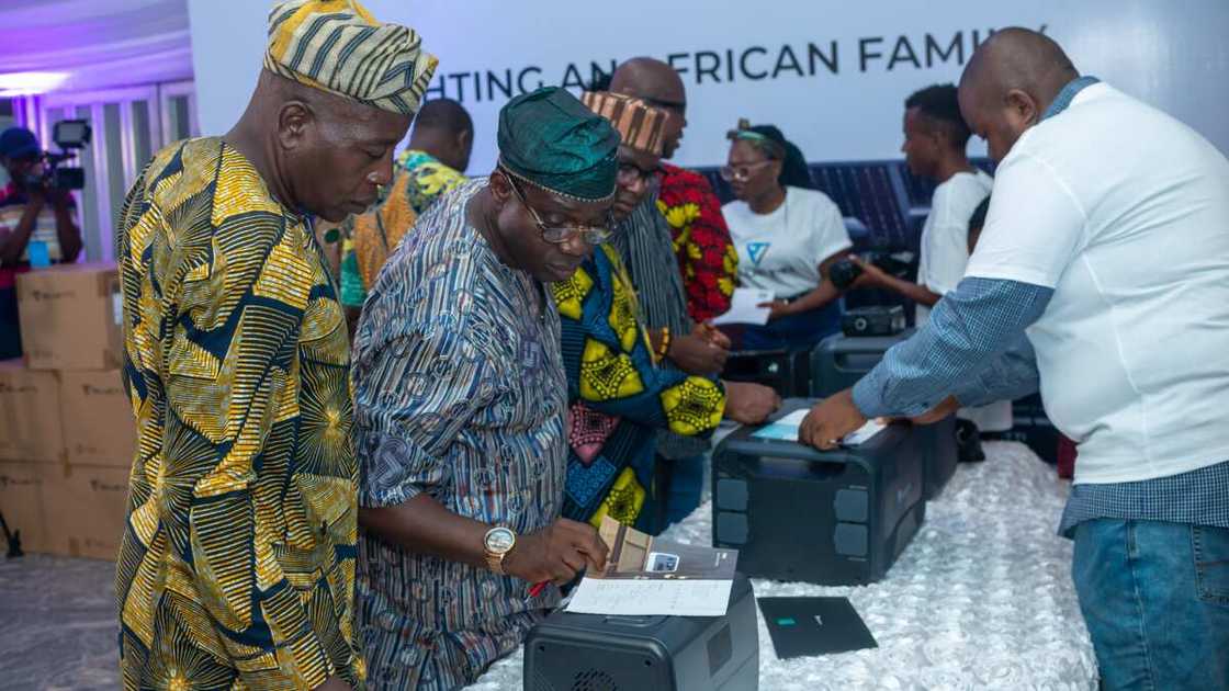 BLUETTI and YABATECH Holds 'Lighting an African Family' Charity Event BLUETTI and YABATECH Holds 'Lighting an African Family' Charity Event