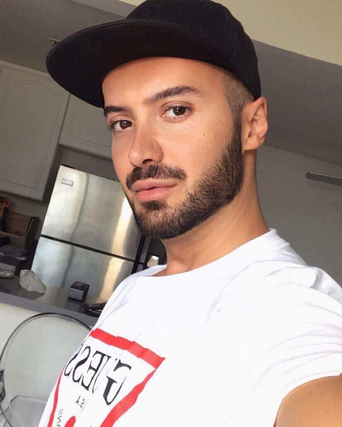 Meet Rob Sargsyan Who Is Known for Being an Amazing Artist in the Field of Makeup Meet Rob Sargsyan Who Is Known for Being an Amazing Artist in the Field of Makeup