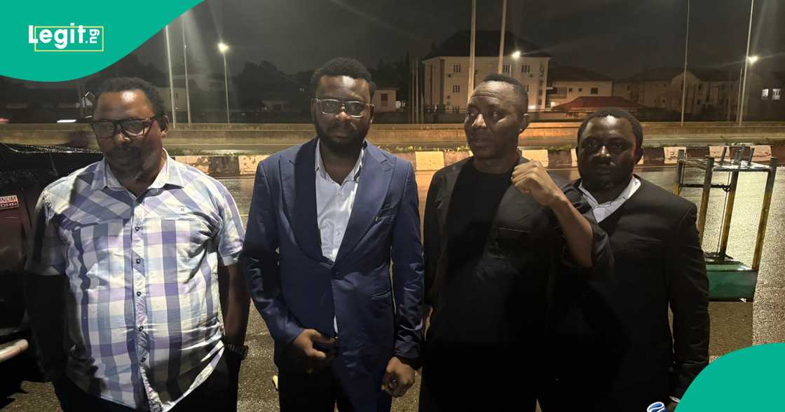 Sowore tare da wasu mutane bayan shakar 'yanci