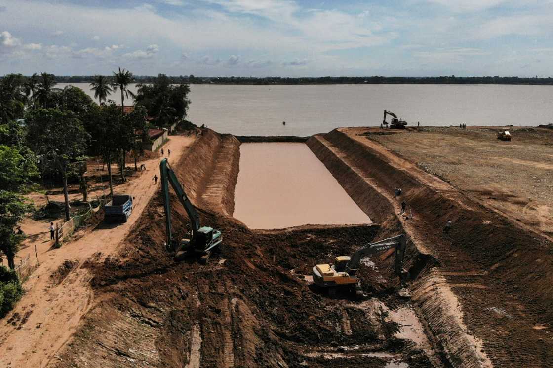 Workers use excavators to dig the Funan Techo canal, a $1.7 billion project that will run from the Mekong river to the Gulf of Thailand Workers use excavators to dig the Funan Techo canal, a $1.7 billion project that will run from the Mekong river to the Gulf of Thailand