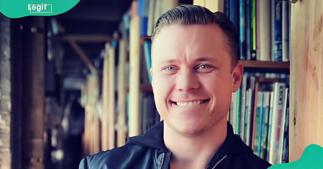 Bob Lee poses against a book shelf