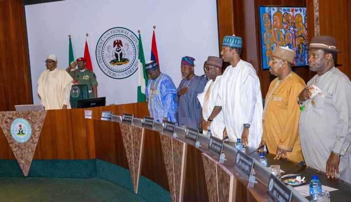 House committee disagrees with Buhari over naira policy House committee disagrees with Buhari over naira policy