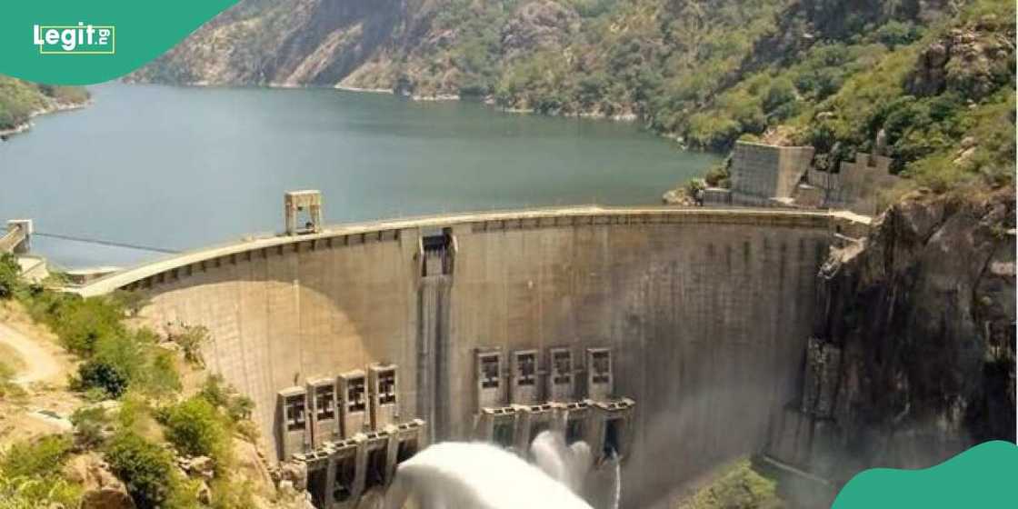 Za a sako ruwa daga Kamaru Za a sako ruwa daga Kamaru