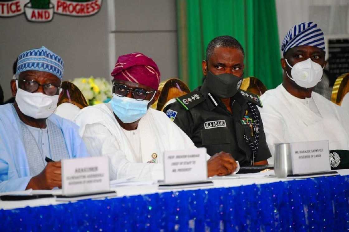 Buhari: Ba zai yuwu mu cigaba da tsame matasa ba wurin yake hukunci Buhari: Ba zai yuwu mu cigaba da tsame matasa ba wurin yake hukunci