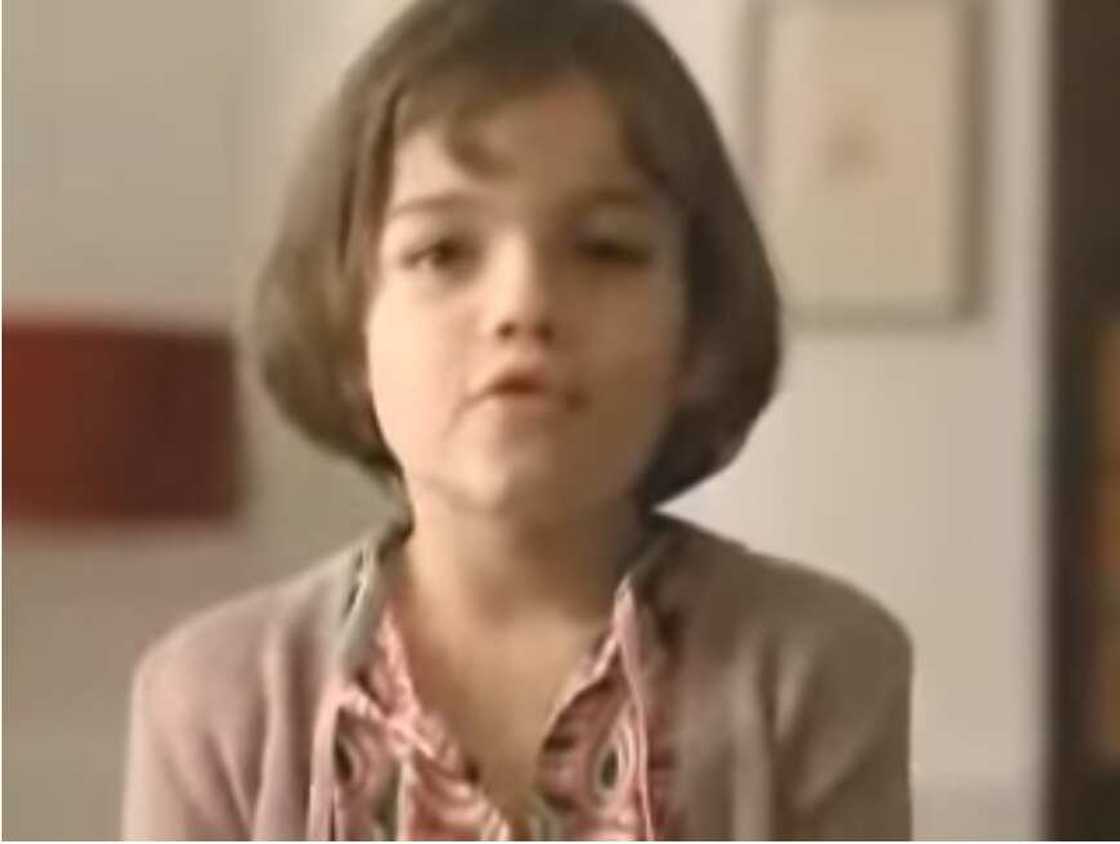 petite fille pub knacki petite fille pub knacki