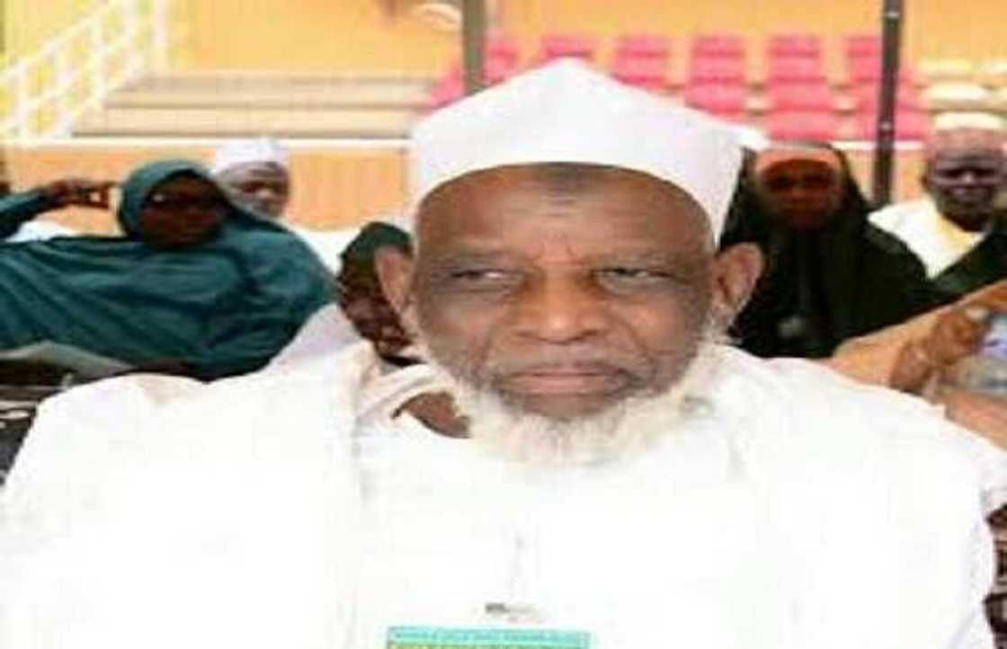 Labari da dumi-dumi: Tsohon malamin Abacha, Dr Habibu Gwarzo ya rasu Labari da dumi-dumi: Tsohon malamin Abacha, Dr Habibu Gwarzo ya rasu