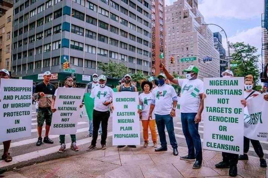 Photos of Nigerians campaigning against secession Photos of Nigerians campaigning against secession