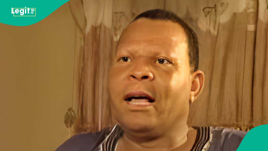 Fans concern about veteran actor Adewale Elesho's health as her appears at event. Fans concern about veteran actor Adewale Elesho's health as her appears at event.