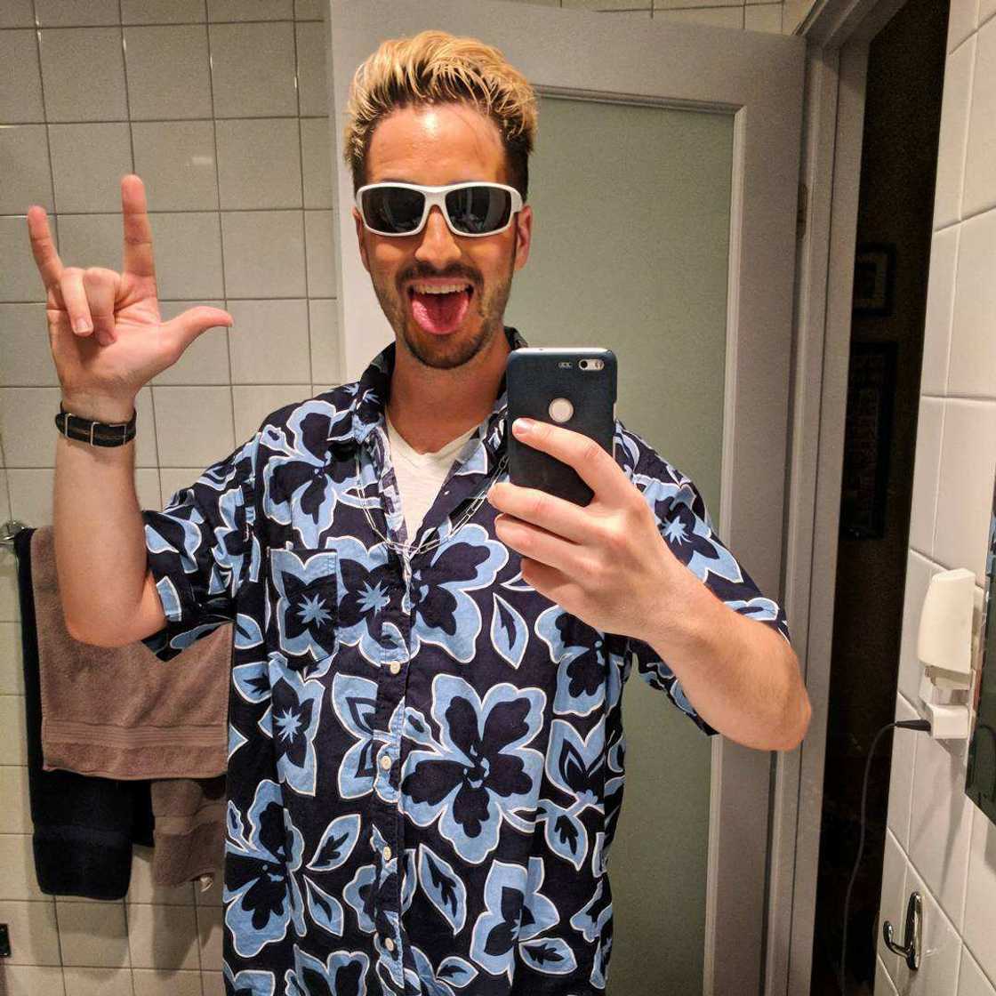 Eden Sher dating Eden Sher dating