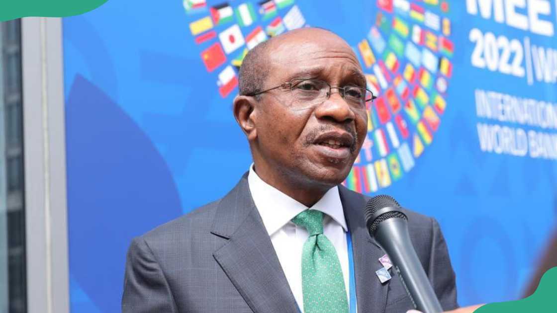 Godwin Emefiele addresses the media Godwin Emefiele addresses the media