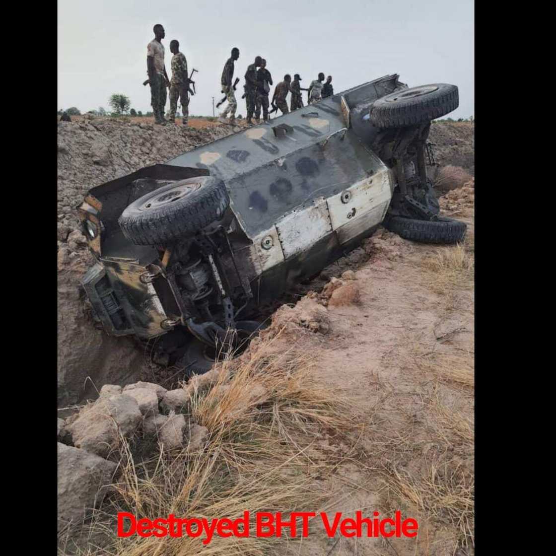 Sojin Najeriya sun ragargaza 'yan ta'adda 20, sun kwato mutum 241(Hotuna) Sojin Najeriya sun ragargaza 'yan ta'adda 20, sun kwato mutum 241(Hotuna)