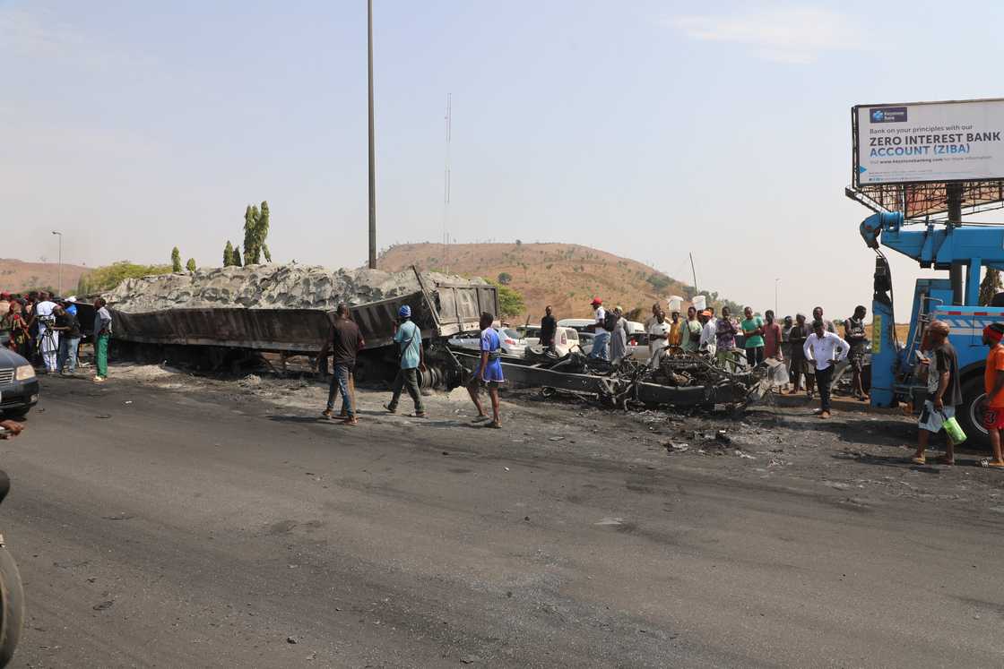 Hukumar FEMA ta tabbatar da adadin mutanen da suka mutu a hatsarin Abuja Hukumar FEMA ta tabbatar da adadin mutanen da suka mutu a hatsarin Abuja