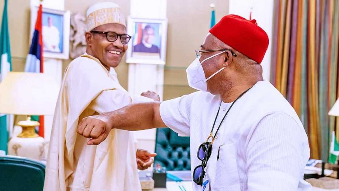 Uzodinma: COVID-19 ta na harbin mutane, al’umma su na ta mutuwa a Imo Uzodinma: COVID-19 ta na harbin mutane, al’umma su na ta mutuwa a Imo