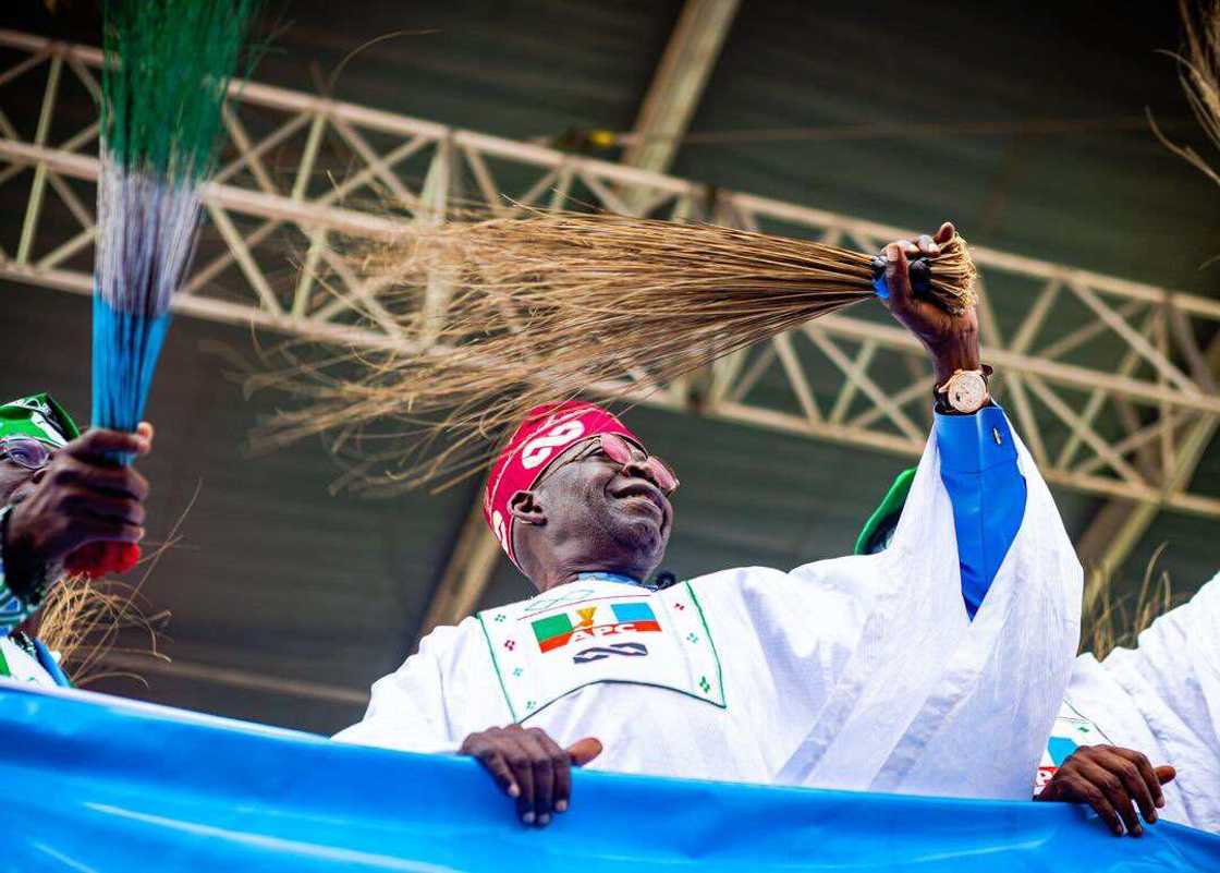 Tinubu/Another Gaffe in Lagos/Take Your APV APC/Lagos Rally