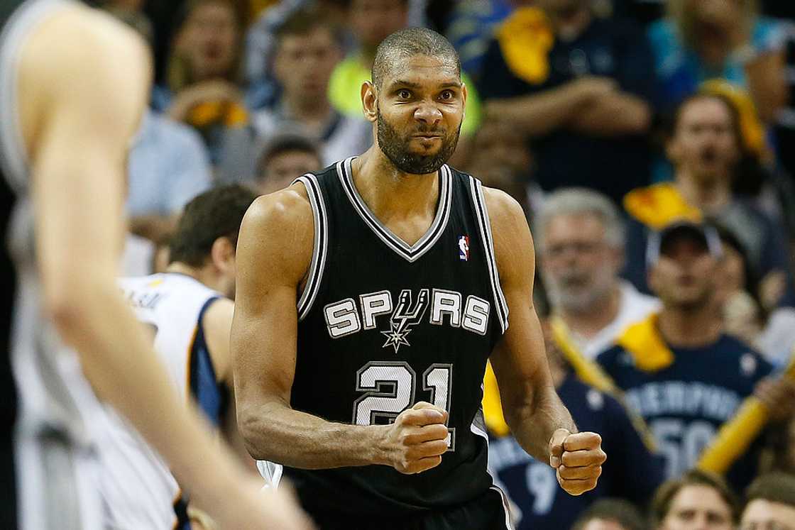 Tim Duncan reacts while taking on the Memphis Grizzlies