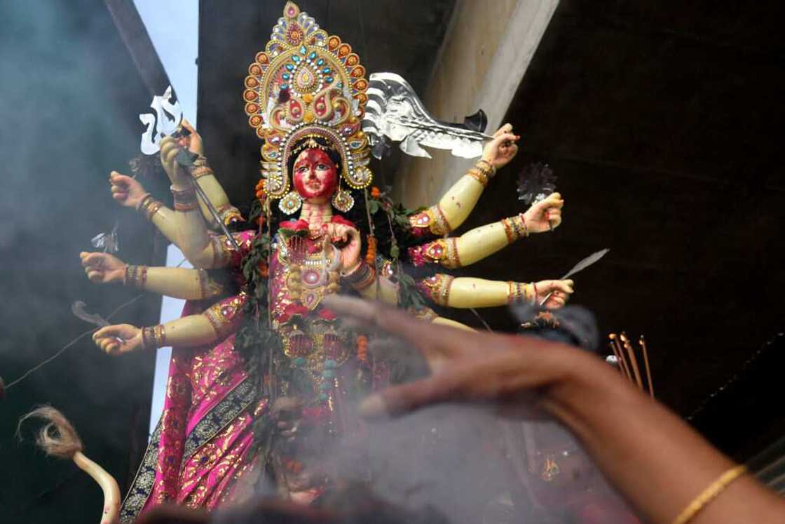 Feminine symbols of strength Feminine symbols of strength