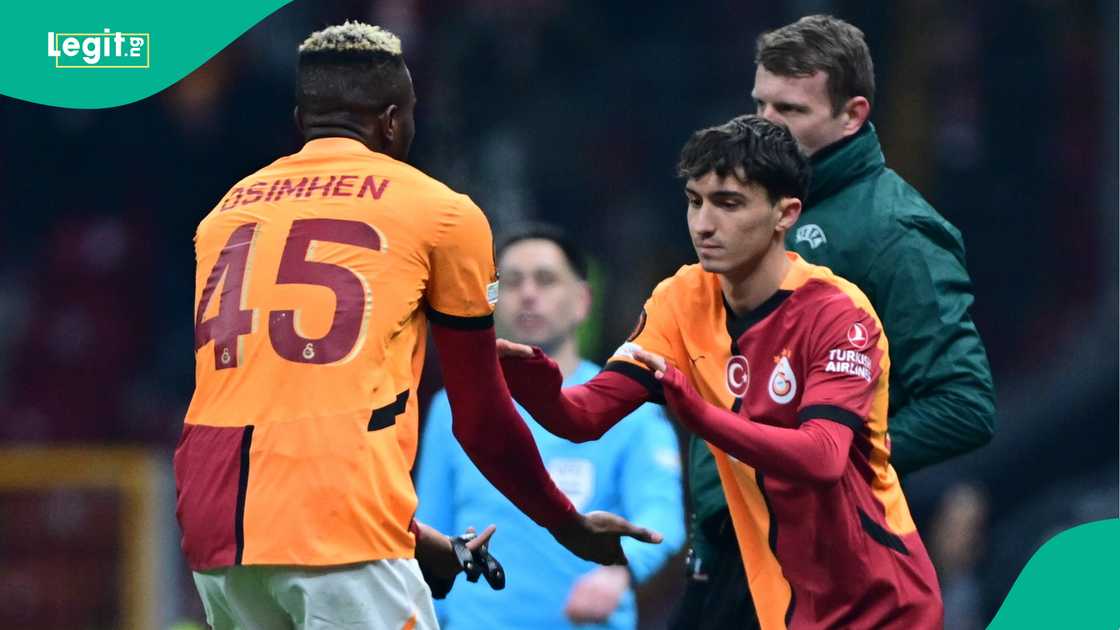 Victor Osimhen, Berat Lus, Galatasaray, AZ Alkmaar, Rams Park, Istanbul, Turkiye, UEFA Europa League. Victor Osimhen, Berat Lus, Galatasaray, AZ Alkmaar, Rams Park, Istanbul, Turkiye, UEFA Europa League.
