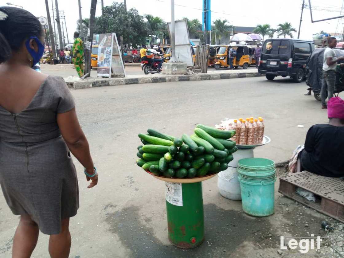 Some love to snack this fruit with groundnut, hence they are placed side by side. Photo credit: Esther Odili Some love to snack this fruit with groundnut, hence they are placed side by side. Photo credit: Esther Odili