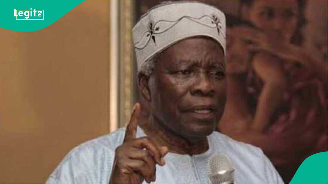 Shugaban kungiyar Yarbawa, Banji Akintoye ya yi magana kan raba Najeriya Shugaban kungiyar Yarbawa, Banji Akintoye ya yi magana kan raba Najeriya