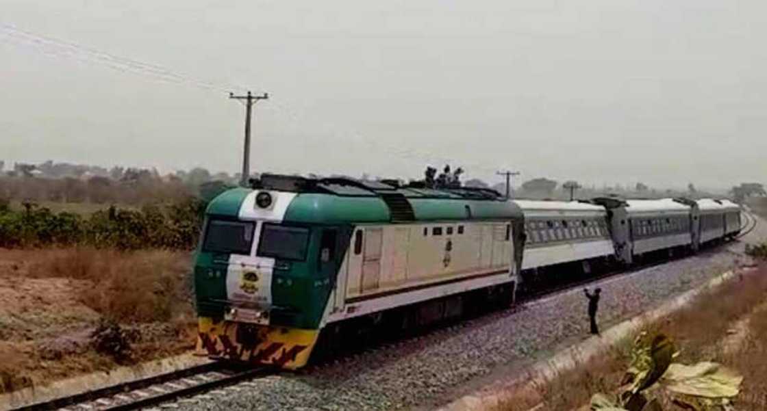 'Yan bindiga sun sako mutum 3 cikin 62 da ke hannunsu 'Yan bindiga sun sako mutum 3 cikin 62 da ke hannunsu