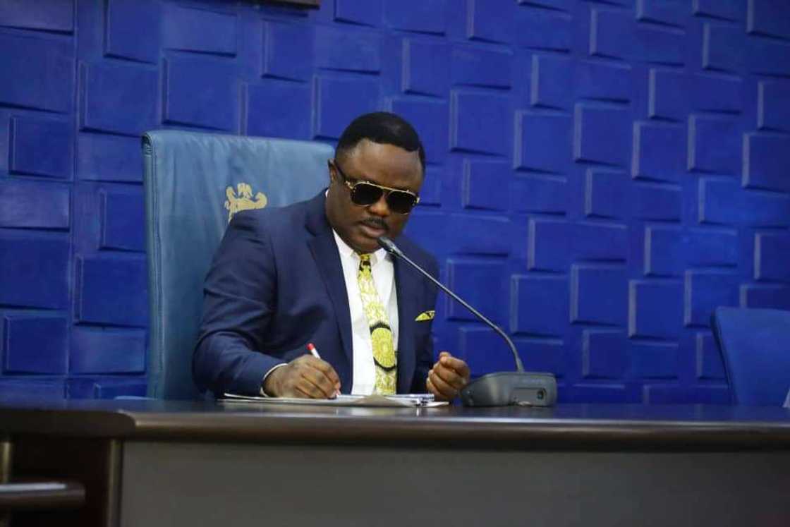 Gwamnan Kuros Riba Gwamnan Kuros Riba