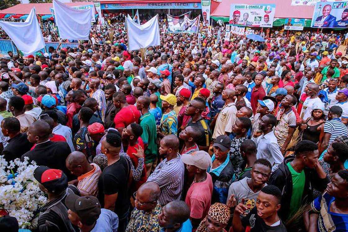 Mutane sunyi tururuwa zuwa wurin kaddamar da yakin neman zaben Buhari a Enugu, hotuna Mutane sunyi tururuwa zuwa wurin kaddamar da yakin neman zaben Buhari a Enugu, hotuna