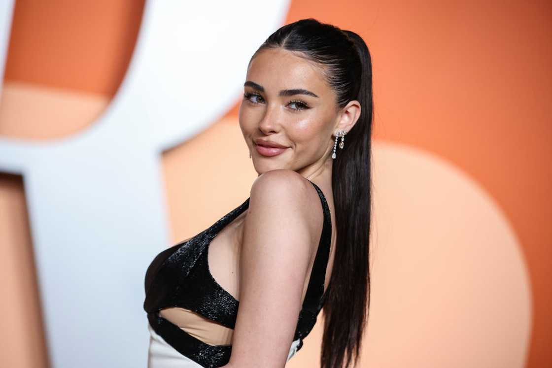 Madison Beer poses at the 2025 Vanity Fair Oscar Party Hosted By Radhika Jones held at Wallis Annenberg Center