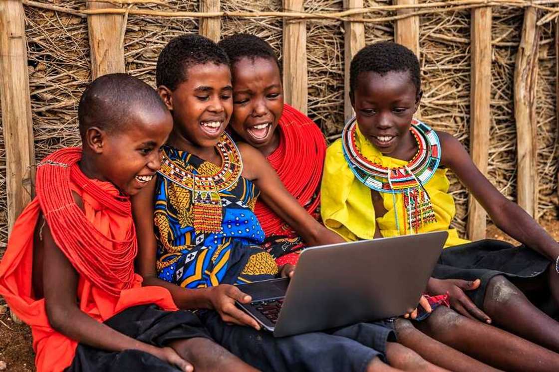 Advantages of social media to the society Advantages of social media to the society