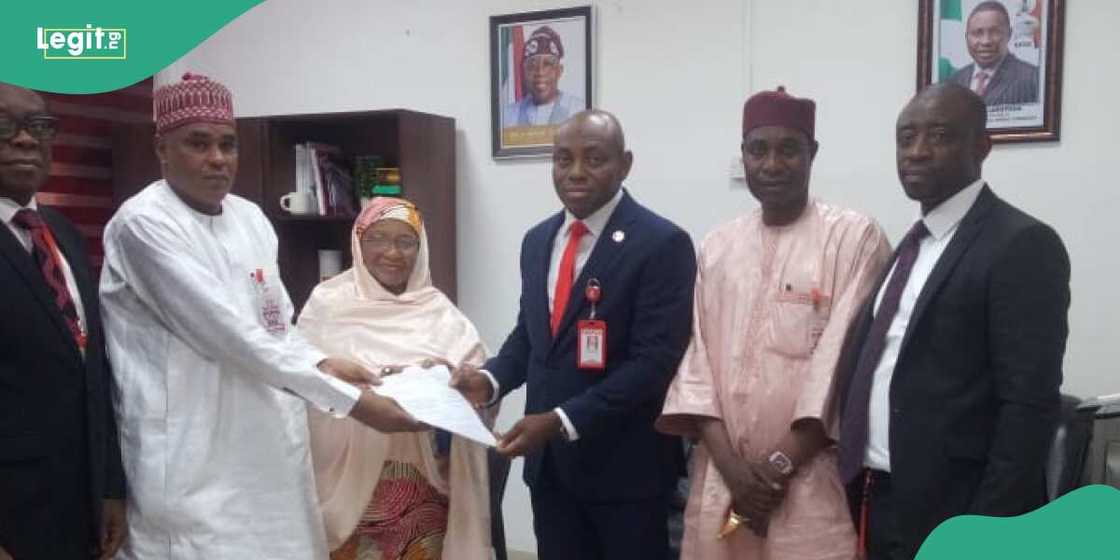 EFCC Abuja Zonal Commander hands over property documents to Kano workers and pensioners EFCC Abuja Zonal Commander hands over property documents to Kano workers and pensioners