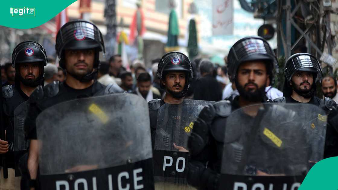 Rawalakot march stalls while thousands of protesters gather under JAAC’s banner.