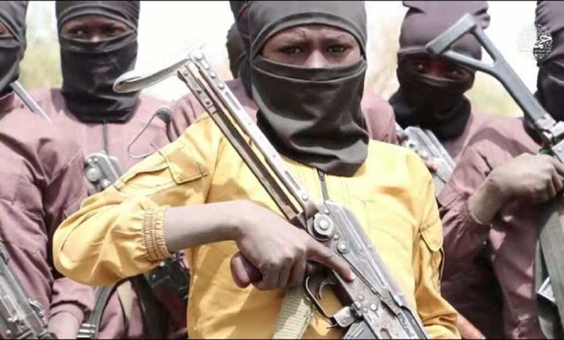 Hotuna: Boko Haram na horar da kananan yara a sabon bidiyon da ta fitar Hotuna: Boko Haram na horar da kananan yara a sabon bidiyon da ta fitar