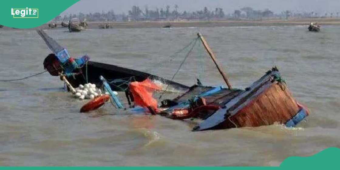 Jirgin ruwa ya yi hatsari. Jirgin ruwa ya yi hatsari.