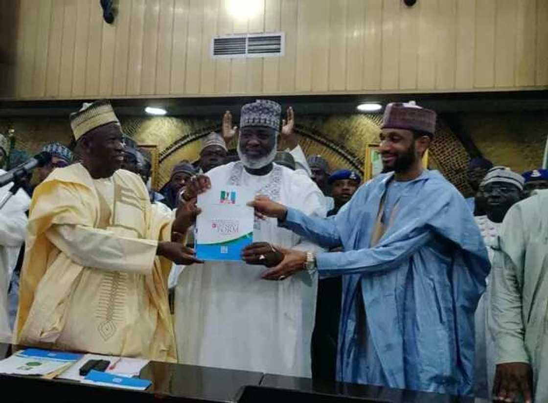 Billahil lazi la ilaha illahuwa za mu rike maka amanarka – Gawuna ga Ganduje Billahil lazi la ilaha illahuwa za mu rike maka amanarka – Gawuna ga Ganduje