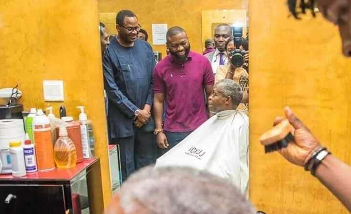 Vice President Yemi Osinbajo spotted cutting his hair in a public barber's shop