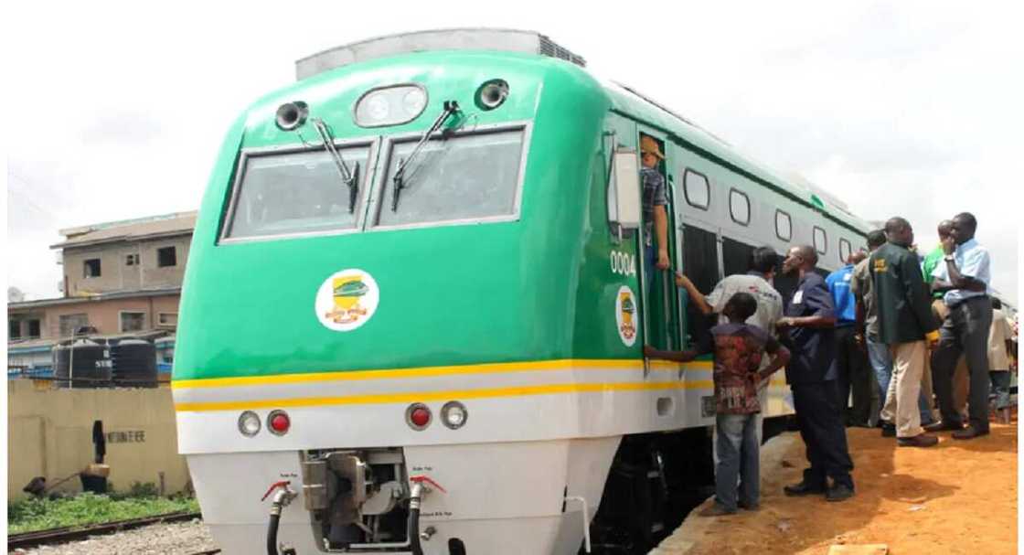 'Yan Bindiga Sun Bindige Mutum Ɗaya, Sun Sace Wasu 10 a Tashar Jirgin Ƙasa a Kogi 'Yan Bindiga Sun Bindige Mutum Ɗaya, Sun Sace Wasu 10 a Tashar Jirgin Ƙasa a Kogi