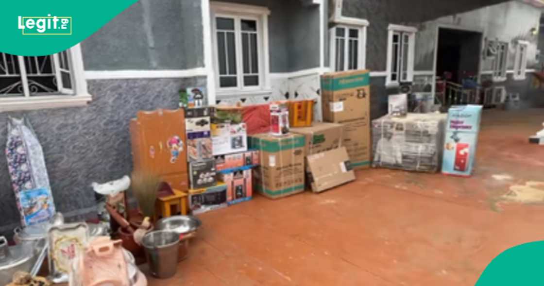 Bride's family spends huge money to buy household items for her. Bride's family spends huge money to buy household items for her.