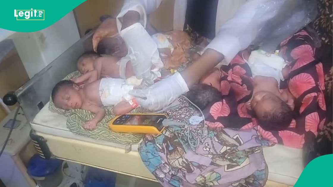 Matar da ta haifi jarirai 5 a ranar Laraba a Kano ta rasu a safiyar Alhamis. Matar da ta haifi jarirai 5 a ranar Laraba a Kano ta rasu a safiyar Alhamis.