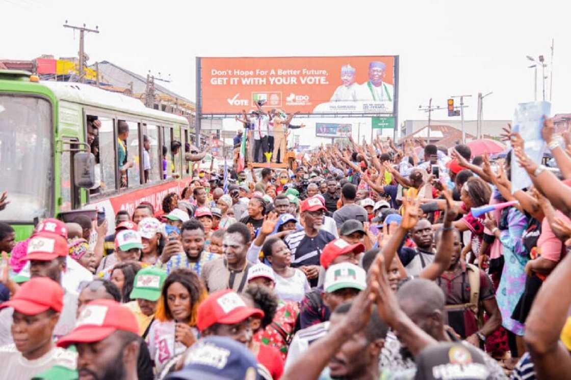 Hotuna: Dubban mazauna Edo sun sha shagali bayan Obaseki ya fito murna a tituna Hotuna: Dubban mazauna Edo sun sha shagali bayan Obaseki ya fito murna a tituna